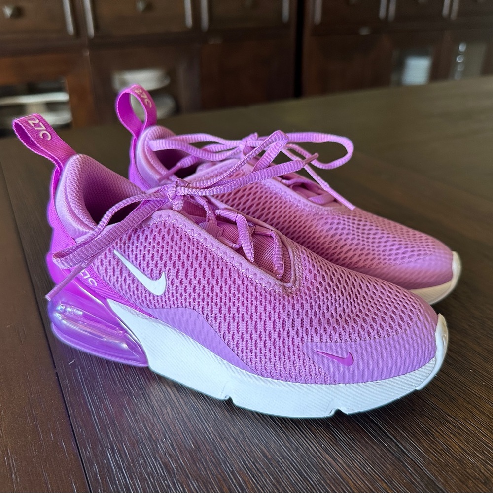 NEW Nike Air Max 270 in Fuschia/White
